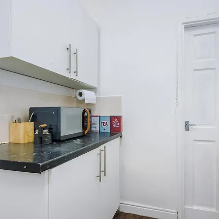 65 Inch Tv In Modern 2 Bed Hideaway