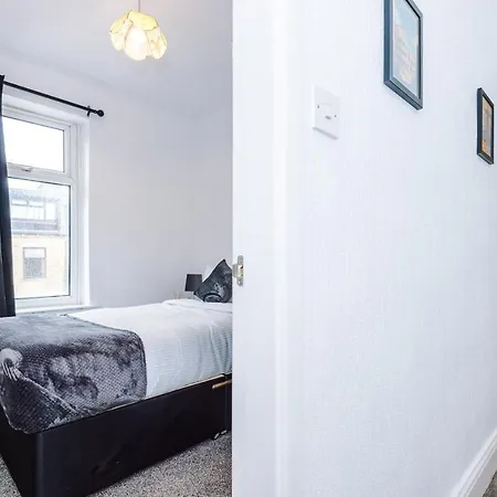 65 Inch Tv In Modern 2 Bed Hideaway