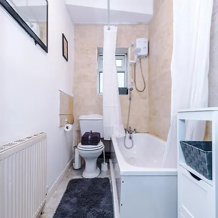 65 Inch Tv In Modern 2 Bed Hideaway Holiday home