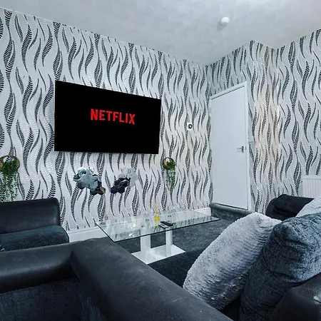 65 Inch Tv In Modern 2 Bed Hideaway Holiday home