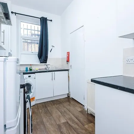 65 Inch Tv In Modern 2 Bed Hideaway Holiday home